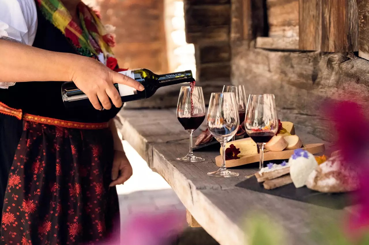 Le Val d’Hérens, c’est aussi une terre de traditions et de saveurs.